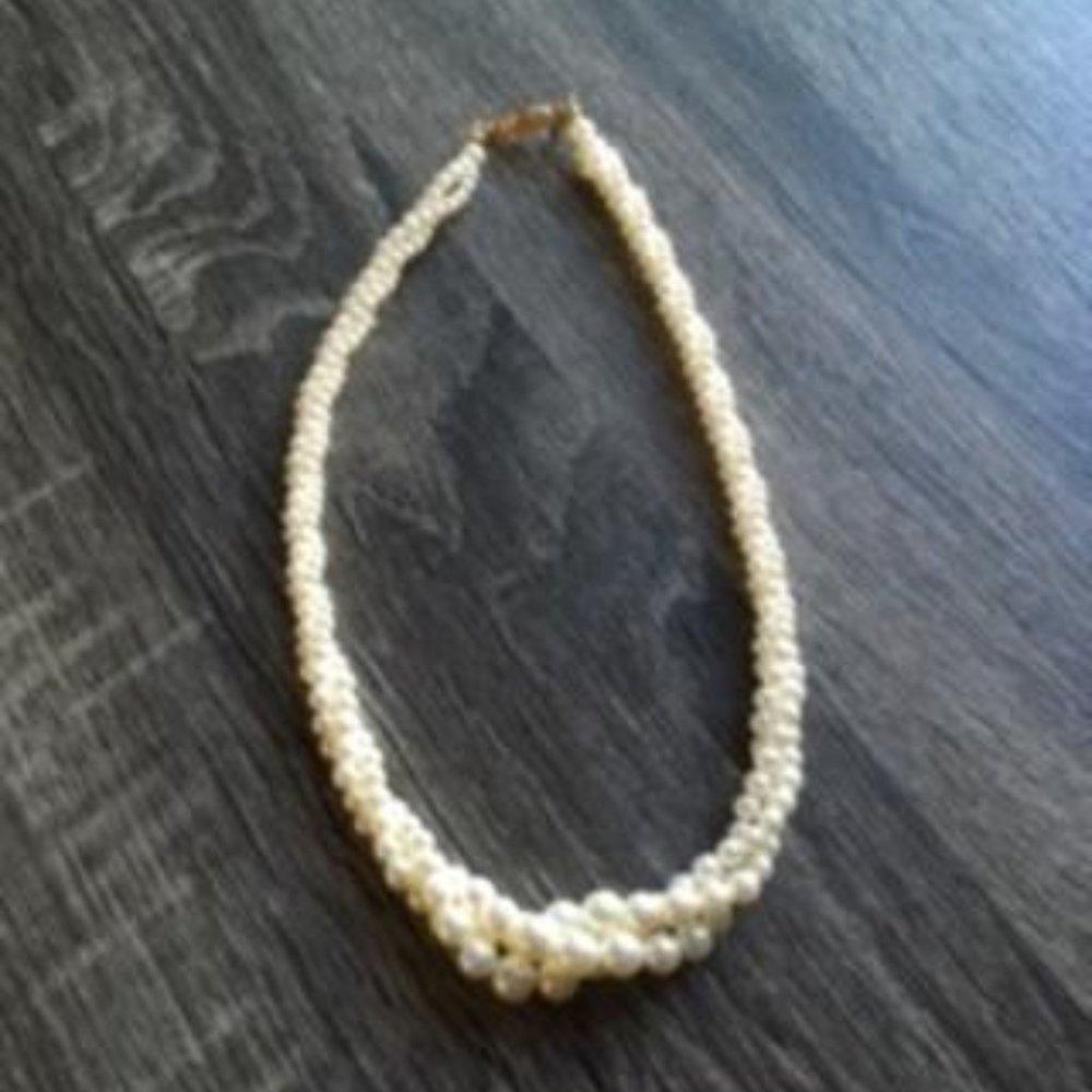 pearl necklace